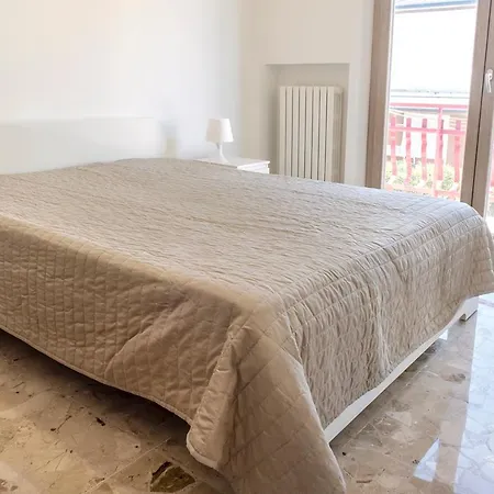 M339 - Marcelli, Ampio Trilocale Con Terrazzo Vista Mare *